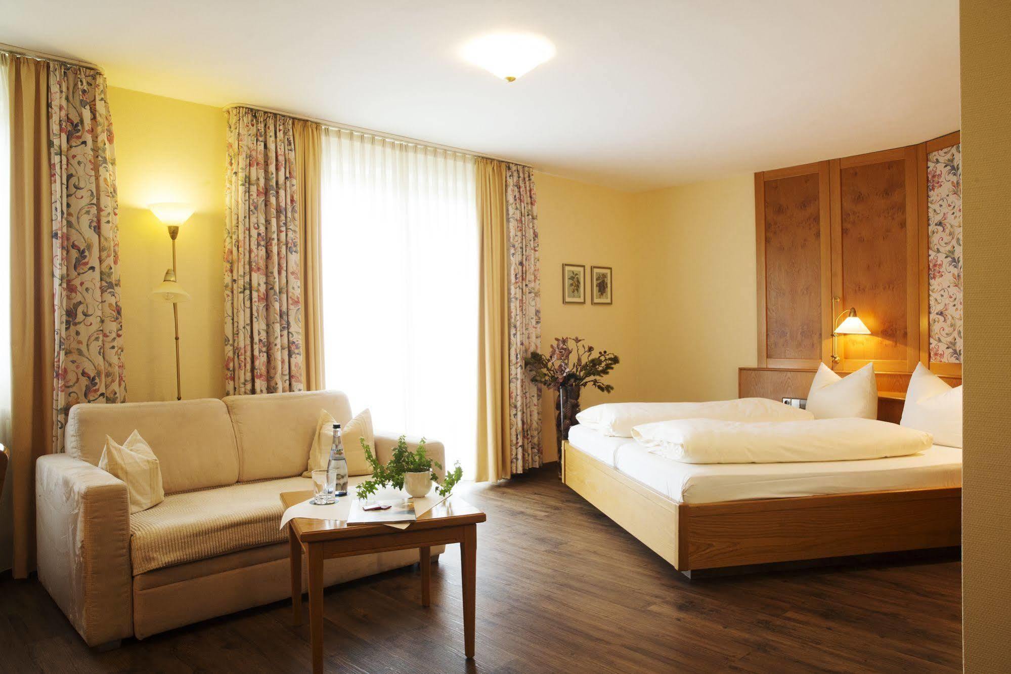 Hotel & Restaurant Dornweiler Hof Illertissen Eksteriør bilde