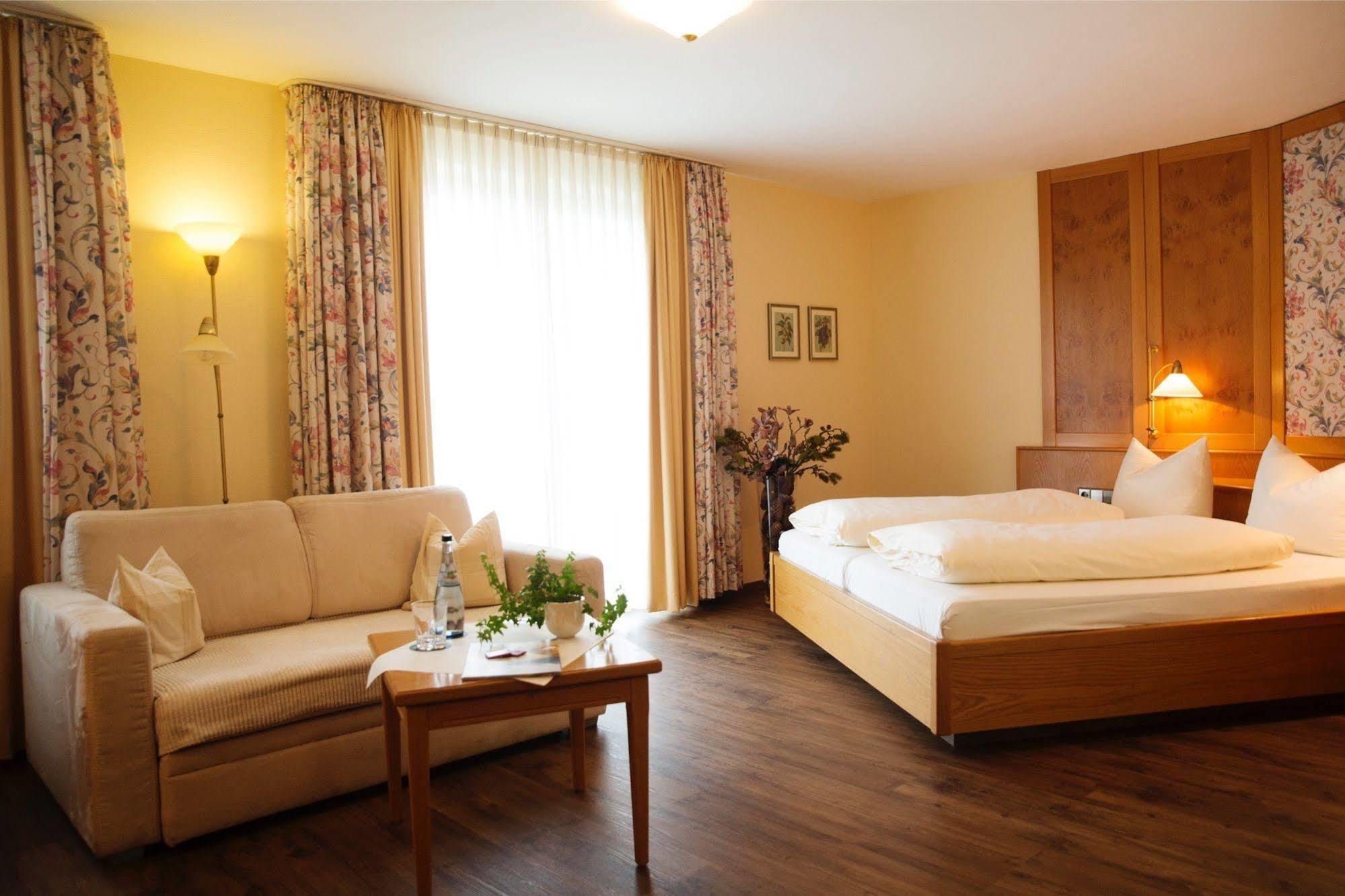 Hotel & Restaurant Dornweiler Hof Illertissen Eksteriør bilde