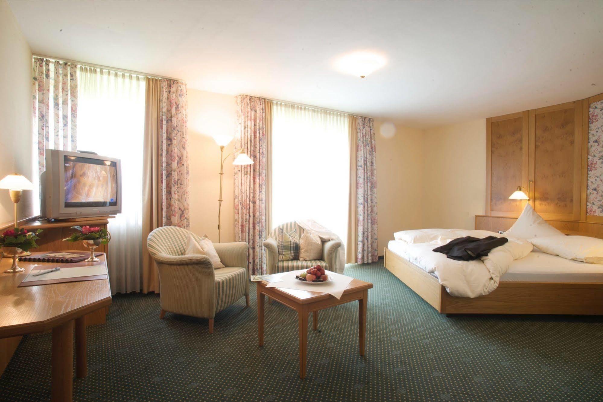Hotel & Restaurant Dornweiler Hof Illertissen Eksteriør bilde