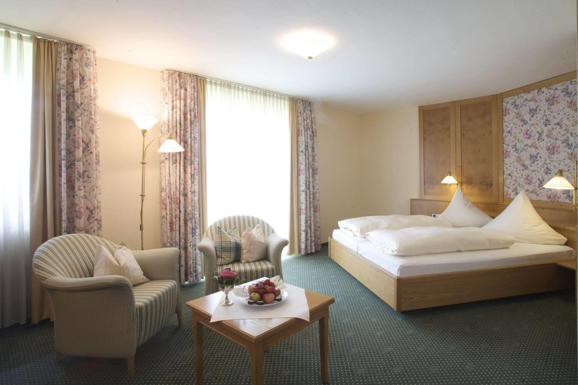 Hotel & Restaurant Dornweiler Hof Illertissen Eksteriør bilde