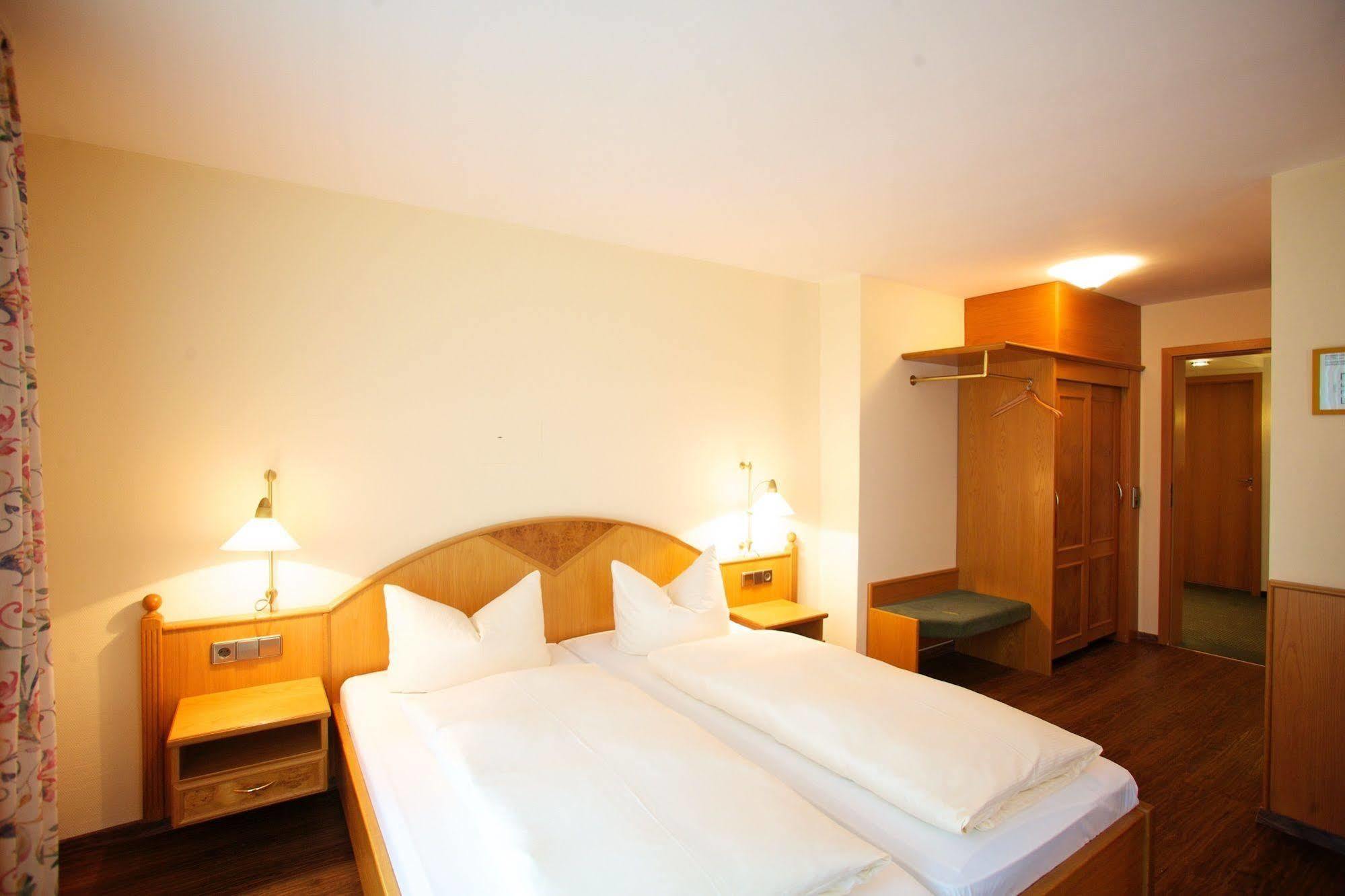 Hotel & Restaurant Dornweiler Hof Illertissen Eksteriør bilde