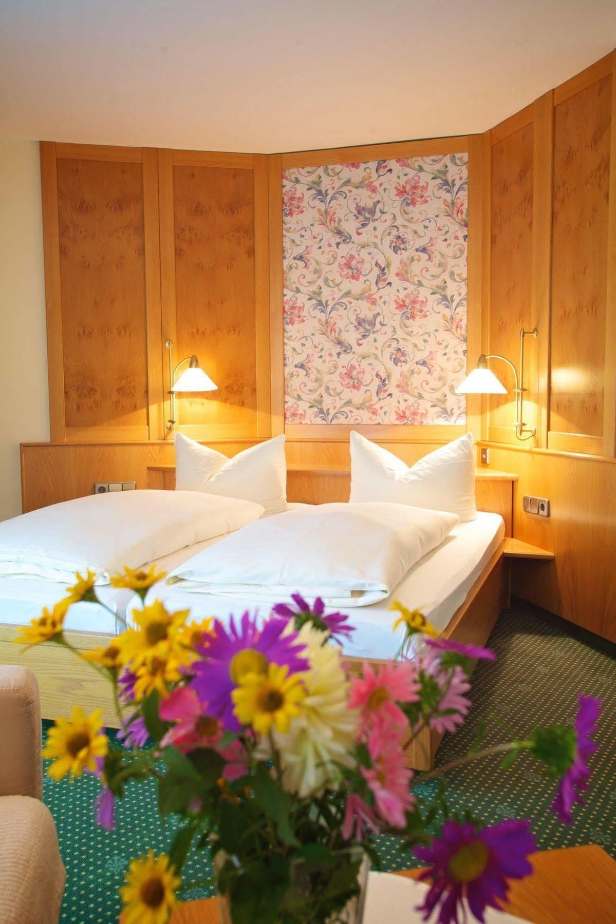 Hotel & Restaurant Dornweiler Hof Illertissen Eksteriør bilde